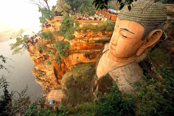 Места заштићена као културна и природна баштина Планина Таишан Eмеи и Велики Буда у Л'шану На планини Емеи у