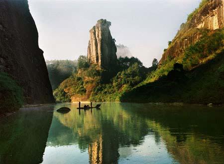 Планина Вуји Планина Хуангшан Жута планина једна је од вечитих инспирација кинеских уметника и сматра се да је