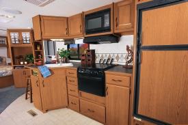 Now featuring a new 60/40 sink, knife rack, new deluxe hardware throughout, recessed spice rack, 6 cu. ft.