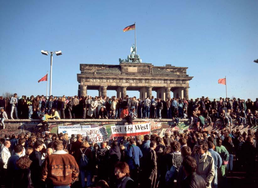 Origjina dhe zhvillimi i Partneritetit Nëntori i vitit 1989 pa rrëzimin e Murit të Berlinit, duke shënuar fundin e Luftës së Ftohtë.
