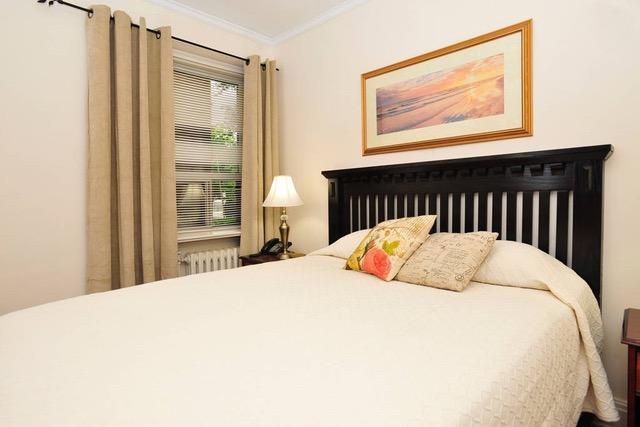 4 Accommodation in Residences Casa Residence Rooms/location:. Buildings are located in a very clean, safe and green neighbourhood near the corner of Yonge St. and St. Clair Ave.