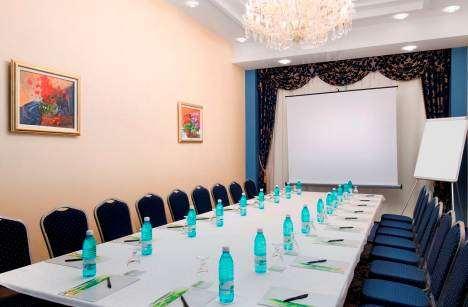 CONVENTION CENTRE Over 800 m² in total 4 meeting rooms and 1 ballroom in between 23 m² 640 m² that can accommodate from 3 to 800