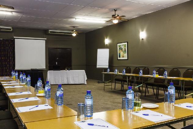 The Kambaku and Shawu conference rooms can accommodate up to 250 delegates when combined, while the cosy thatched 20-seater Mafunyane is an ideal venue to host a small business meeting or workshop.