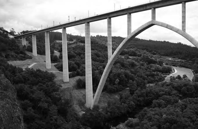 82 El viaducto sobre el río Ulla, premio San Telmo a la mejor obra de ingeniería civil gallega permitió comprobar las desviaciones en cada instante respecto a su geometría teórica.