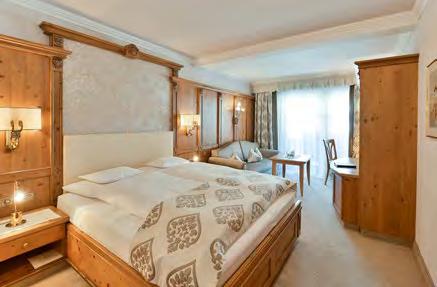 01 // SINGLE ROOM GRAND LIT ca. 25 m 2 for 1 person with balcony or French balcony 02 // DOUBLE ROOM GRAND LIT ca.