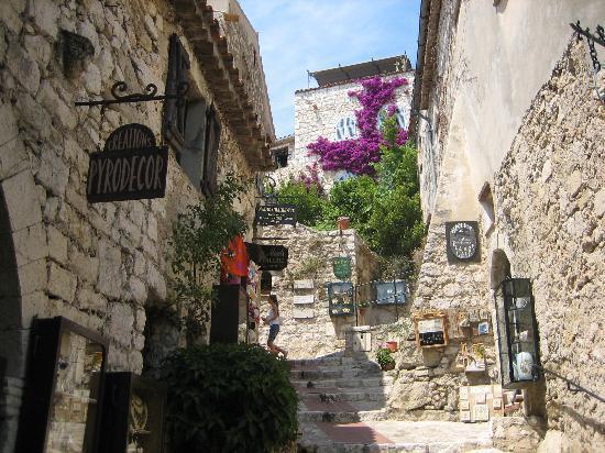 On our return we ll stop in the village of Eze to visit the perfume factory.