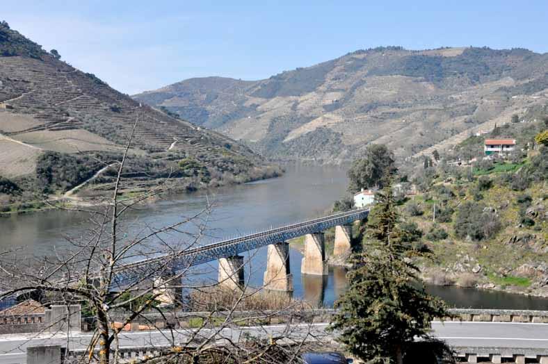 The bridge is a railways one, Douro line from Porto to Pocinho.