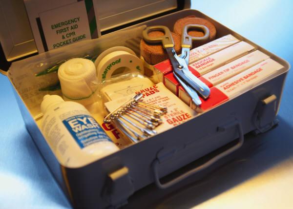 Creating a family disaster supply kit After a disaster, local officials and relief workers will be on the scene. But they can t reach everyone right away. You could have to wait hours for help.
