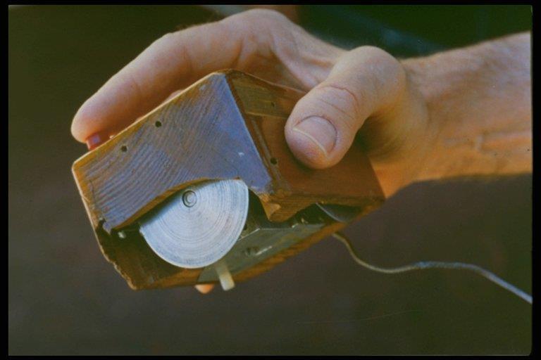 Slika 1. Izgled miša Doug Engelberta (http://www.computerhistory.