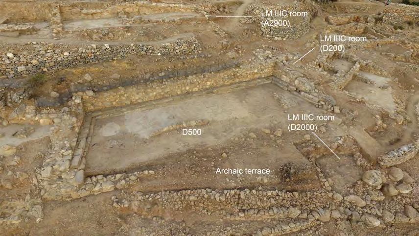 An excellent example of the condition of the LM IIIC settlement and its incorporation into the Archaic topography was recovered in the southwestern corner of the main hall (Trench D500) of the