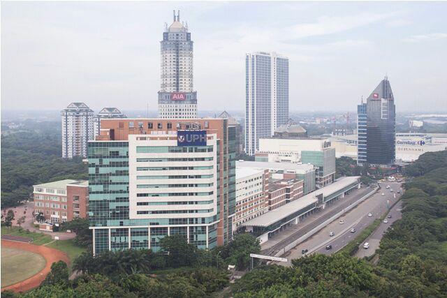 RESIDENTIAL & URBAN DEVELOPMENT LIPPO VILLAGE AT KARAWACI, JAKARTA WEST LIPPO CIKARANG, JAKARTA EAST Development Rights 3,066 ha Residential Houses > 9,757 Condos > 1,120
