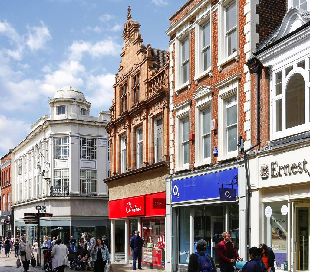 5 HARPUR STREET, BEDFORD, MK40 1SY PRIME HIGH STREET RETAIL INVESTMENT INVESTMENT CONSIDERATIONS Well located in the heart of Bedford town centre on the corner of the pedestrianised Silver Street and