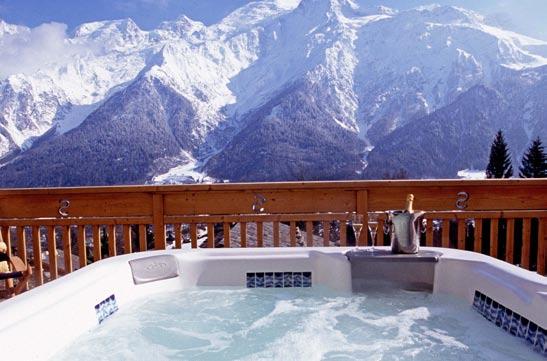 The chalet is located in an exclusive and central area of the Chamonix Valley where stunning views of the majestic Mont-Blanc Massif fill the immense picture windows.