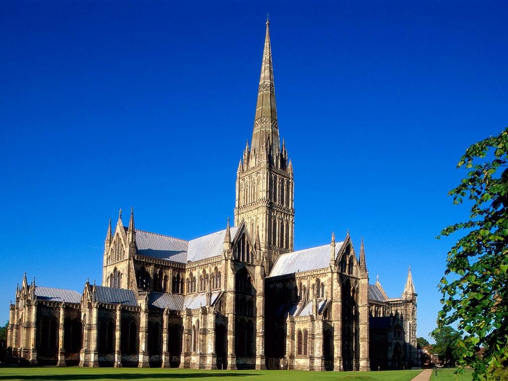 History and interesting facts about Salisbury Salisbury Cathedral Salisbury Cathedral is one of the most recognizable landmarks in England.