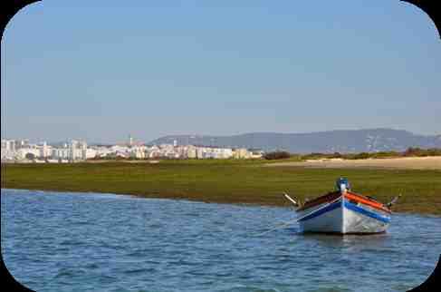 1. Reaching Faro The city of Faro is the provincial capital of the Algarve region located in the south end of Portugal, with a population of 60.000.