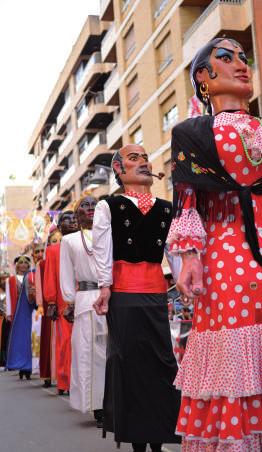 April Tuesday 24 17.15 El Tío de la Pita arrival. Meeting in Plaza Elíptica and parade towards Plaza del Arco where a welcoming event will be held from the balcony of the Town Hall. Child festival.