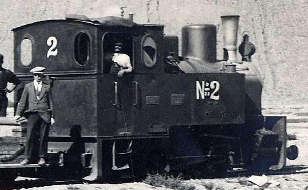 Port of San Antonio 60cm gauge. These locos were ordered by the Entreprise de Port de San Antonio, Pablo Moraga suggests for the construction of a muelle. 0-4-0WT d/w?, cyls.