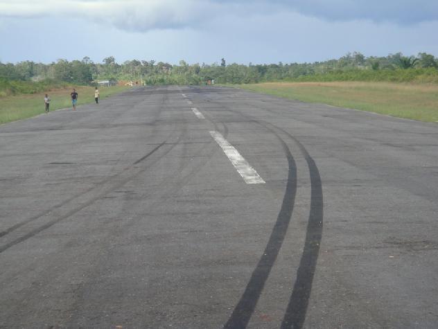 Figure 3: Tire marks on runway starting to roll to right 1.
