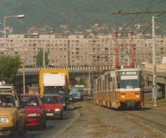 1. Budapest and the agglomeration MUNICIPALITY OF BUDAPEST (1990): 2 levels: 23 districts + Municipality of Budapest Transportation tasks (law: 1990/LXV/63A g): Public transport authority