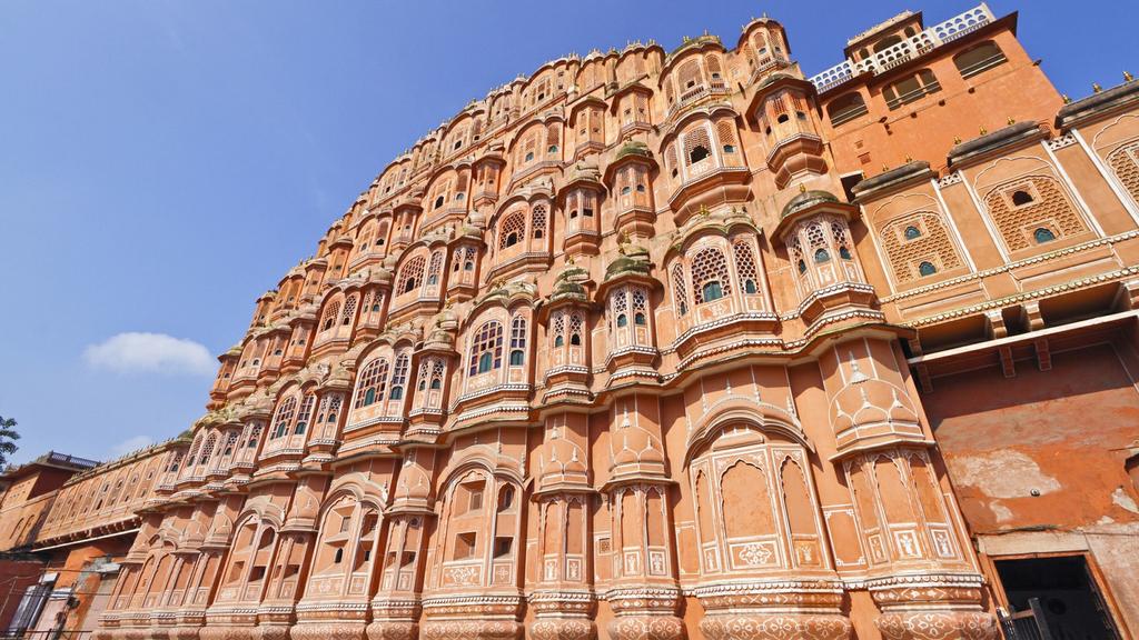 After searching for the elusive tigers for which Ranthambore is so famous, you then continue to Jaipur, to take in the sumptuous Palace of the Winds and the spectacular Amber Fort.