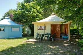 55 /night/person 3 equipped Funs Inventory : 1 bedroom with 1 double bed 140x190 cm, 1 blanket, 2 pillows, 2 pillowcases and 1 under-sheet (sheets not supplied) 1 bedroom with 2 individual beds