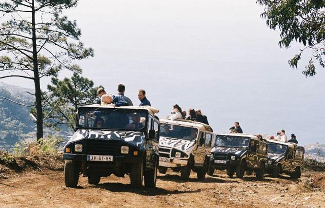 FULL DAY JEEP TOUR (with lunch)- 52 daily if minimum 4 participants Algarve Jeep Safari Full Day tour is a voyage to discover the deepest Algarve through off-road tracks, refreshing streams and old