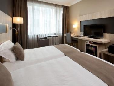 It is ideal for both business or pleasure with the Royal Palace and Grand Place just a