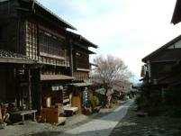 Leaving the rest house behind, we walked downhill, not before long we arrived at Magome-shuku.