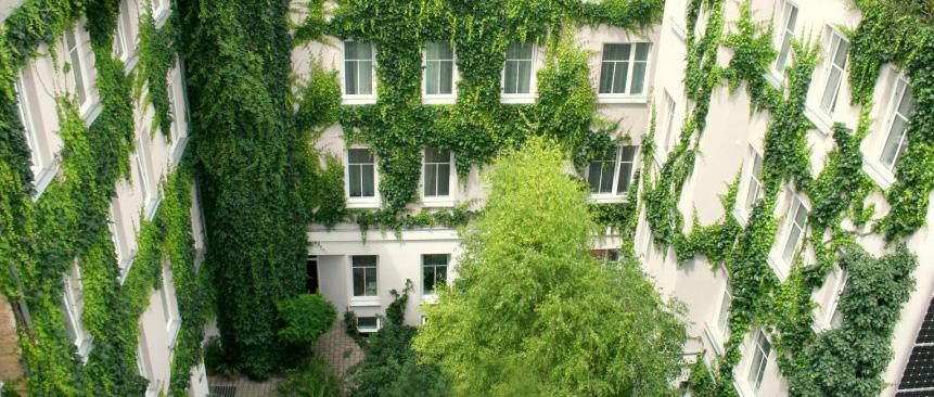 56 Priročnik za hotele za razvoj trajnostnih poslovnih modelov SLOVENIA GREEN Ponaša se z avstrijskim okoljskim znakom Umweltzeichen, hkrati pa je bil 1. dunajski hotel, ki je pridobil EU Marjetico.