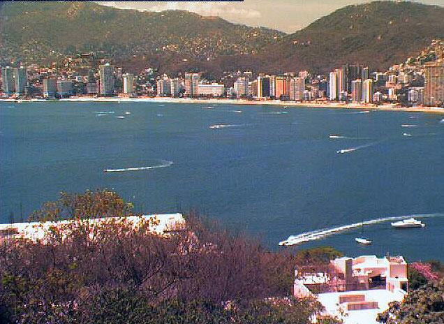 Acapulco, the port plays a very important role, because it is considered a cornerstone of international trade since the days of the