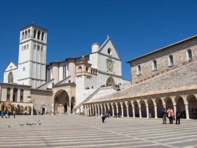 Copyright by GPSmyCity.com - Page 3 - A) Basilica of St. Francis of Assisi (must see) The Papal Basilica of St.