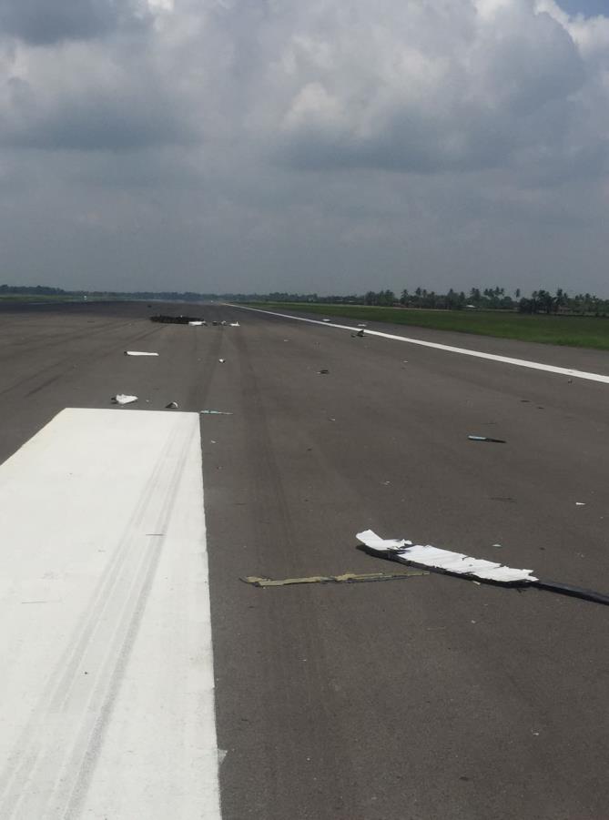 1.12.1 JT197 Figure 6: The debris on runway The left wing was damaged on