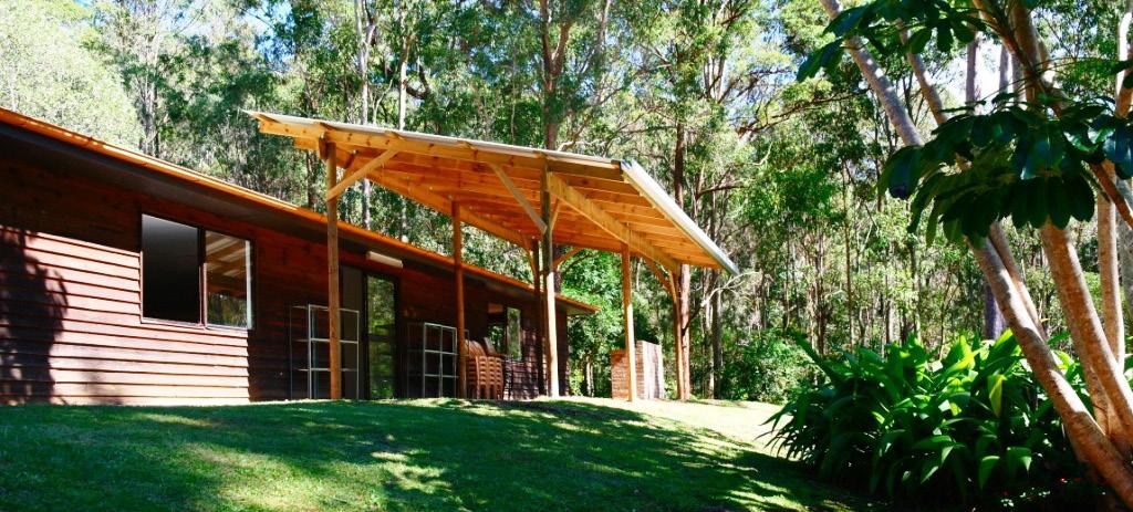 Accommodation There are 2 Bunkhouses which overlook Cedar Creek s pristine rainforest, cascading waterfalls and natural rock pools.
