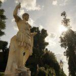 homes. Finish the tour at the enchanting Boboli Gardens and admire Buontalenti s Grotto.
