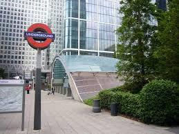 including many of Europe s tallest buildings, one of the most well-known being One Canada Square.