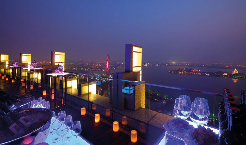 RESTAURANTS & BAR SKY LOUNGE The 27th floor Sky Lounge is a superb place to get some fresh air while enjoying the panoramic vista of Jinji Lake.