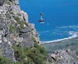 Surrender yourself to the charm and beauty of the coastal landscapes that can be seen from the top of the mountains and are considered the most beautiful in South Africa and perhaps, of the world.