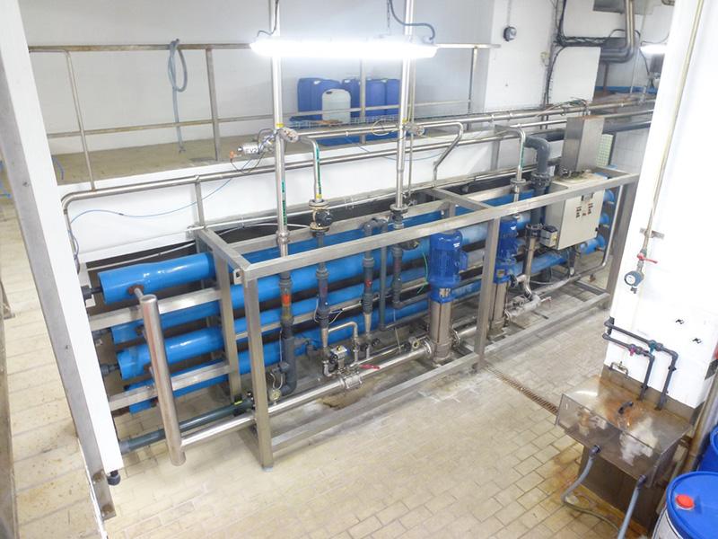 REVERSE OSMOSIS PLANT (30 M3 / HR) Reverse osmosis plant composed of : Prefilters made of stainless steel