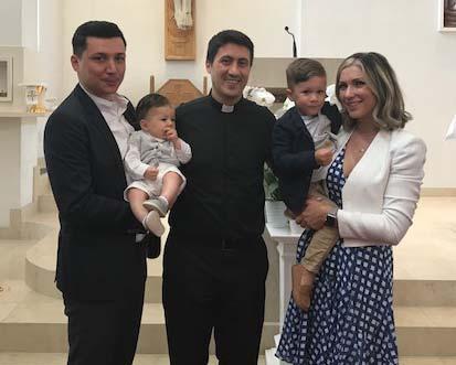 Roditeljima čes tamo i želimo Božji blagoslov u kršćanskom odgoju njihova djeteta! U nedjelju 3. lipnja kršten je Dylan Bates, sin Noaha Batesa i Chris ne rođ. Toth.