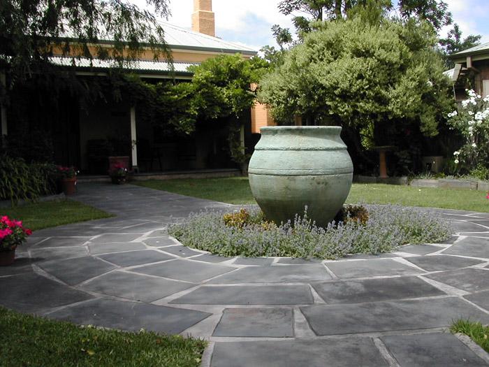 Shapes of Green specialise in paving, retaining walls, irrigation, natural & synthetic lawns, screens &