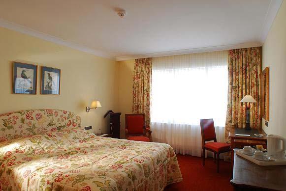 The rooms have been build in 2007 and offer all the needed comfort for business travellers.