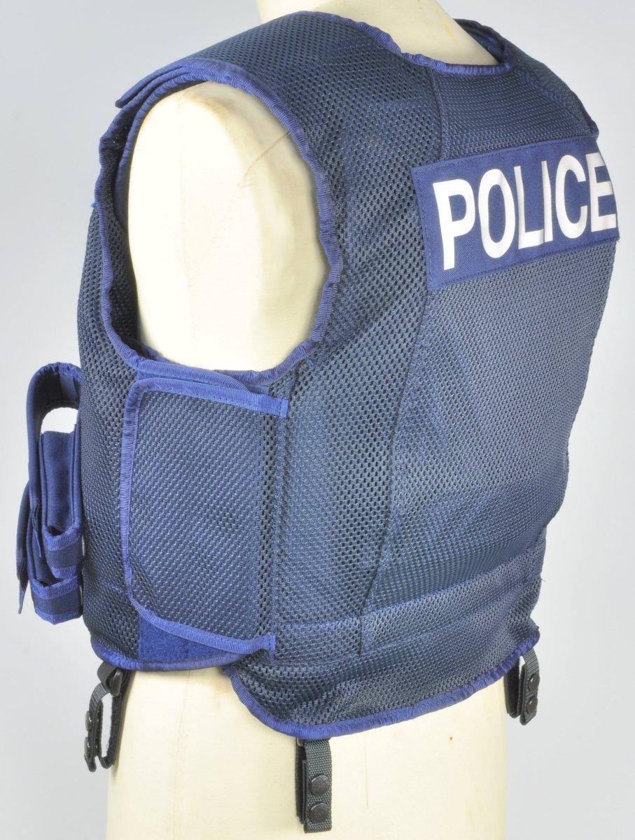Adjustable low profile anti-snatch double-overlap waist and shoulder closure. Rank epaulette slide. Concealed utility pockets. Internal hard armour plate carrying capability.
