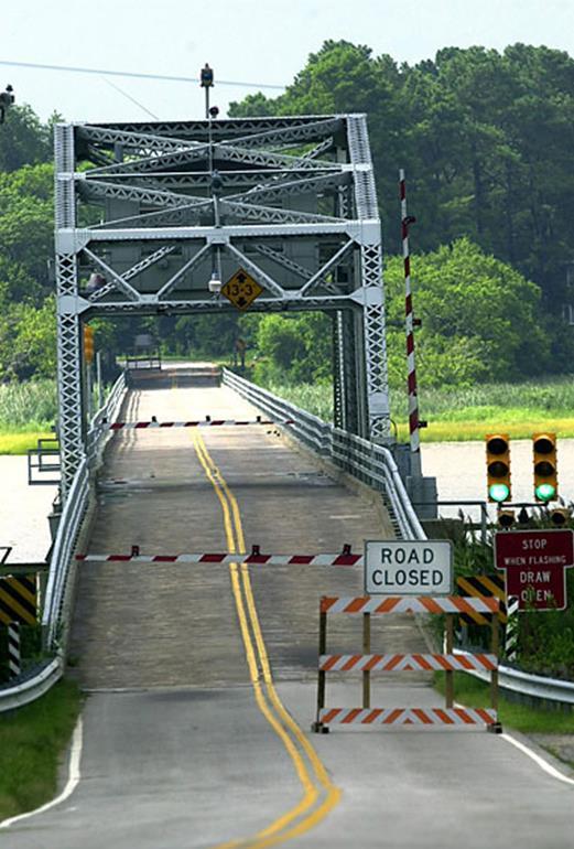 DEFICIENT BRIDGES 33 CLOSED BRIDGES IN HAMPTON ROADS Two bridges in Hampton Roads have been closed in recent years due to their deteriorating condition.