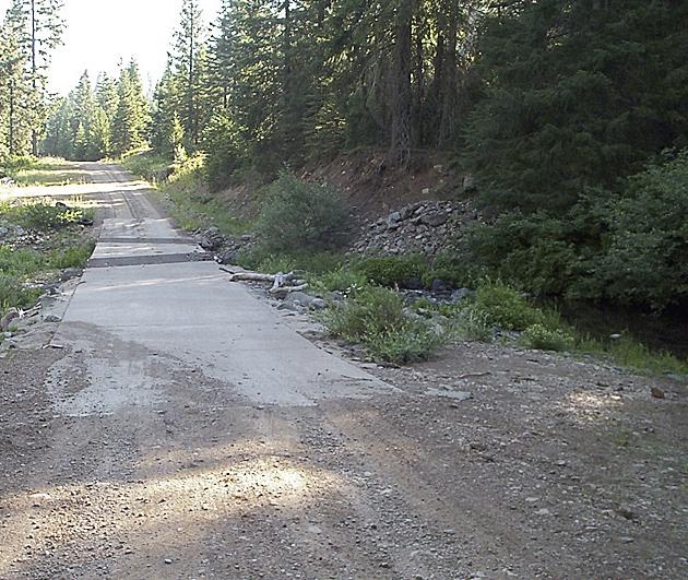 Figure 13. Wet ford stream crossing. These are sometimes called Arizona crossings. Photo: Richard Harris.