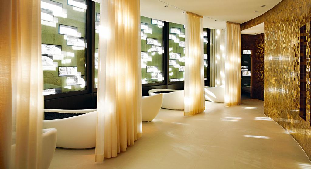 Moments of relaxation Encompassing 4,000 square metres, the multiple award-winning Spa offers a unique range of acti vi ties for your well-being.