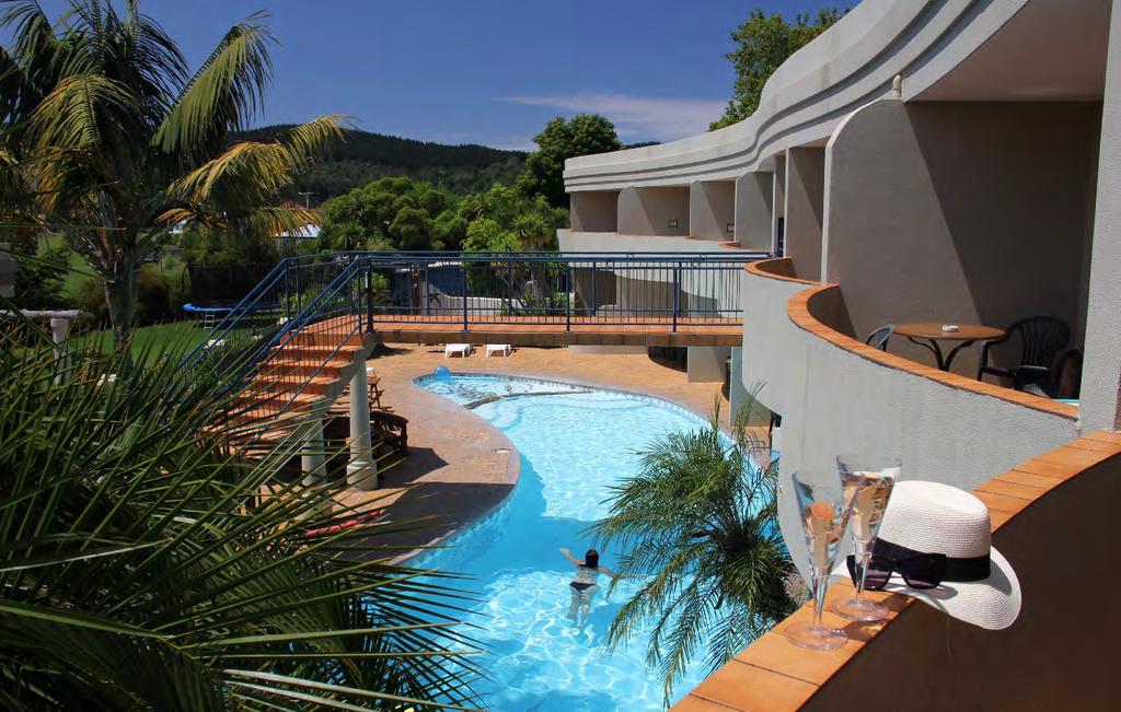 BREAKERS MOTEL WHANGMATA 22 suites studio, 1BR and 2BR Pool, private spas, spa baths Full kitchens,