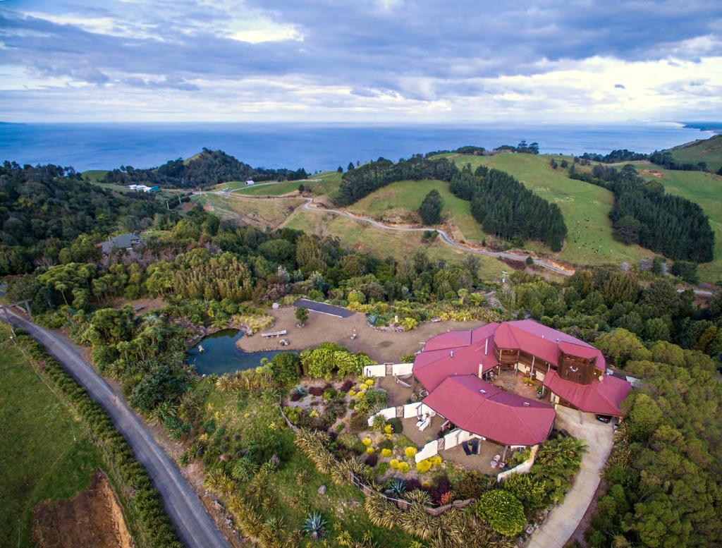 MANAWA RIDGE LUXURY ECO LODGE WAIHI Three private luxury suites, with double spa bath, cosy open fire, spectacular views &