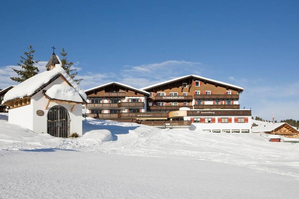 Oberlech, Austria Ski/Bridge Holiday 2019 4* Superior Hotel Sonnenburg Saturday 5 th - 12 th January 2019 We are delighted to be returning to the 4* Superior Hotel Sonnenburg in Oberlech, Austria,