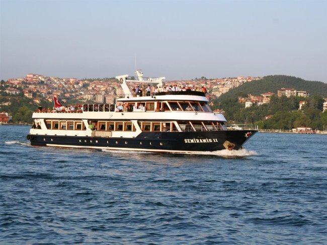 ISTANBUL BY NIGHTS ALTERNATIVE 28.06.2011 Tuesday BOSPHORUS DINNER CRUISE Program: (20:30-24:00) * Welcome cocktail on deck * D.