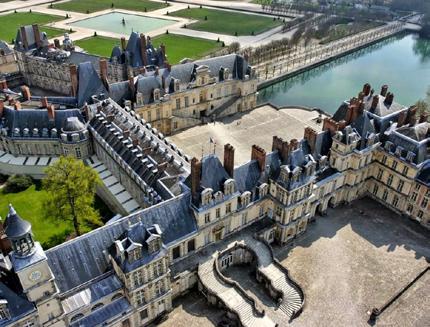 Le Château de Fontainebleau Sat - Weds: 11:00-17:00 History Eiffel Tower Created as the centrepiece of the Paris Exposition Universelle in 1889, the tower has come to symbolise Paris.